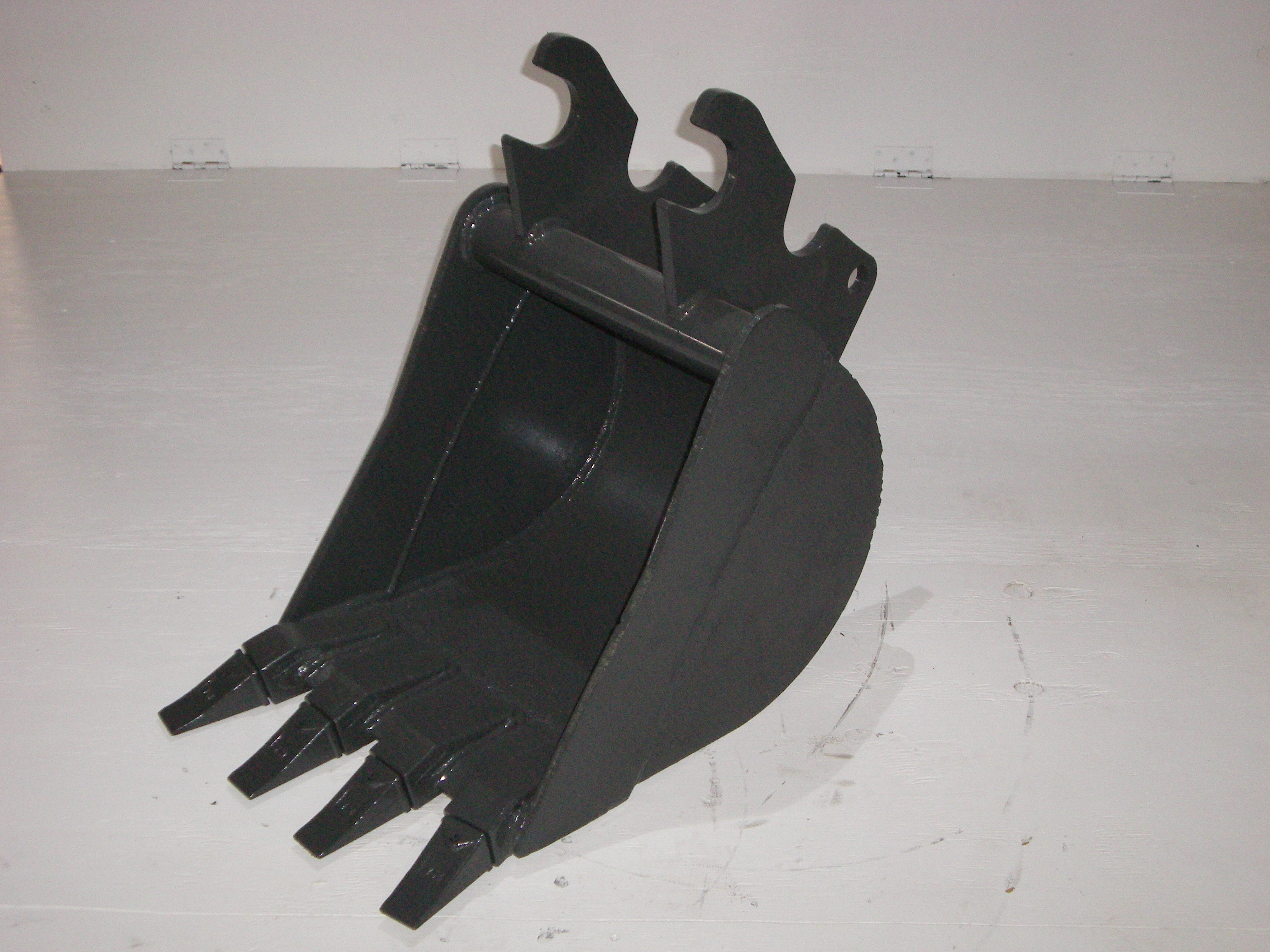 18" quick attach bucket built to fit kubota KX12123 excavator